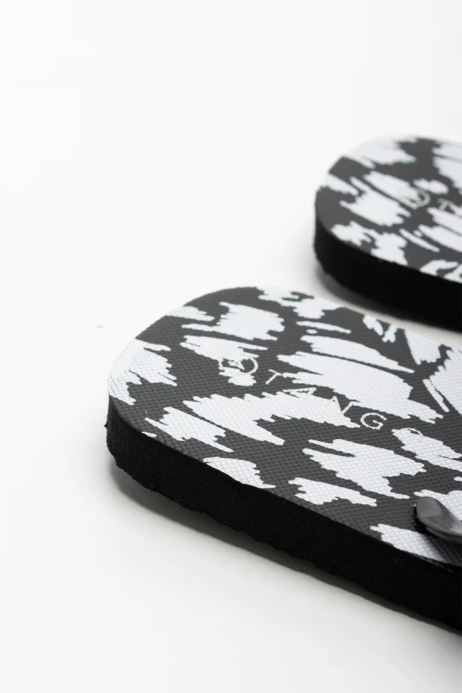 Abstract Flip Flop Black