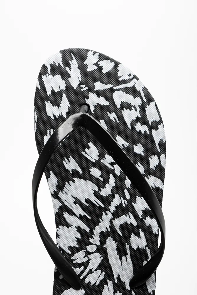 Abstract Flip Flop Black