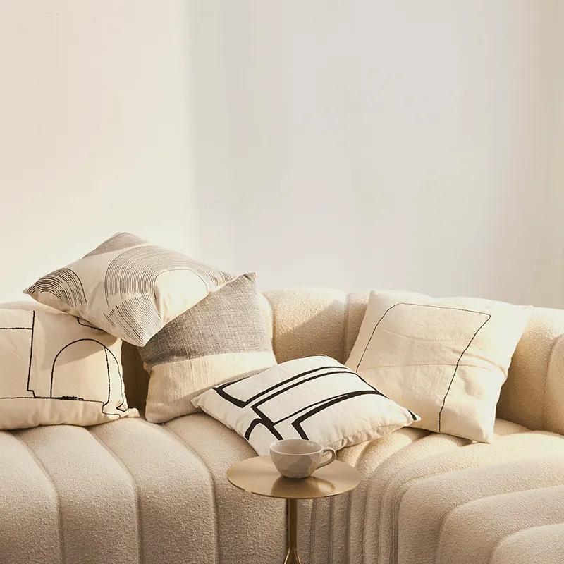 Cushion Arte Off White